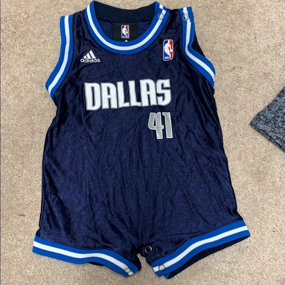 Dallas Mavericks jersey onesie - nowitzki